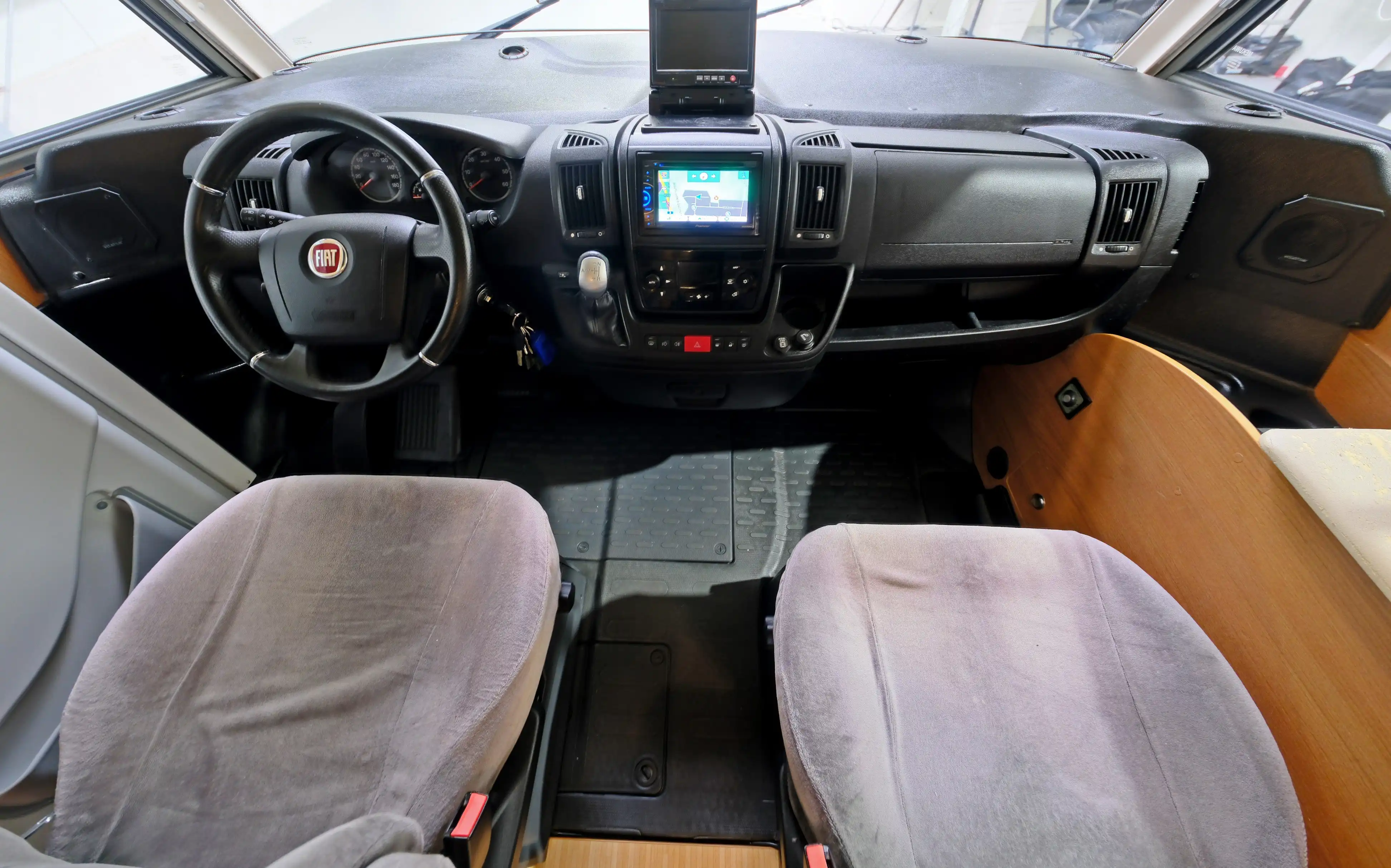 LMC Liberty I 655 Explorer